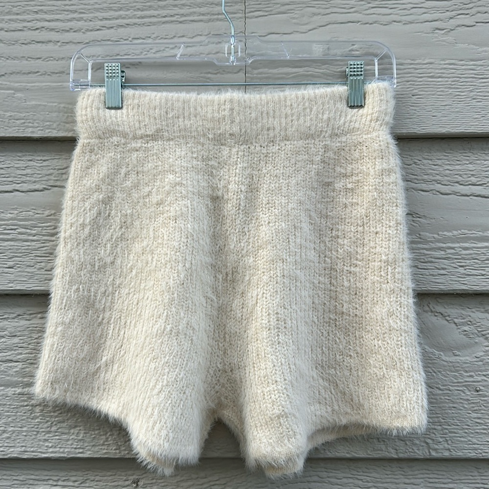Nasty Gal Cream Fuzzy Sweater Knit Pull Pn Shorts Size Small